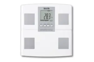 乗るだけで電源オン＆自動で識別。健康管理に役立つタニタの「体組成計」が超特価【Amazonセール】