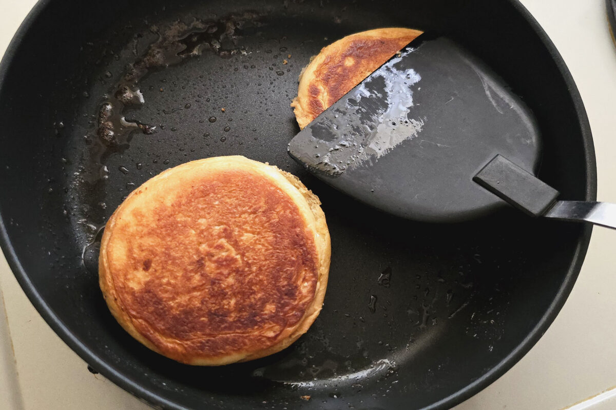 フライパンでホットサンド・フライ返し