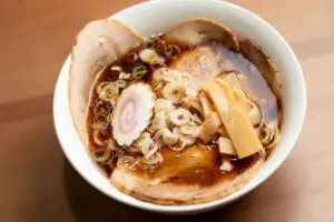 『ケンミンSHOW』で話題呼んだ“真っ黒いラーメン”　自作するとガチ感激レベルの味で…