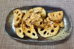 鳥羽周作シェフの「無限れんこんステーキ」が止まらない美味しさ あの調味料を使うのがポイント