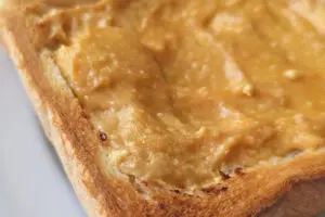 あの人気スイーツをトーストで再現　チーズとレモンの香りがたまらない美味しさ