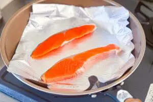 『家事ヤロウ』フライパンで、鮭を最高においしく焼く方法 「あるもの」を塗るだけ