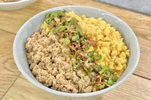 笠原将弘さんの「カンロ飴を使った三食丼」が超絶品　これなら子供と一緒に作れそう
