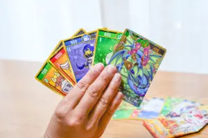 話題の新カードゲーム『開運コロシアム』　誰も知らないキャラをカードにした理由がスゴい