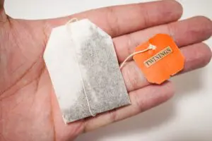 『ZIP!』紅茶の“あるあるの悩み”をたった2秒で解決 取り出す前に液面につけるだけで…