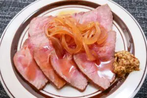 笠原将弘さんの「和風ローストビーフ」は白米と最高に合う　焼いて“6分煮る”だけ