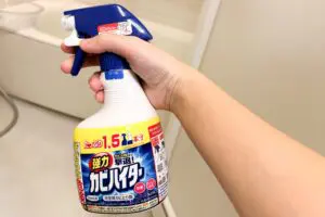 カビとり剤を使うとき“絶対してはいけない行動”　「よくなかったのね…」驚きの声