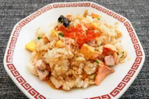 余った寿司が「タモリ流チャーハン」でごちそうに化けた…　控えめに言って最高