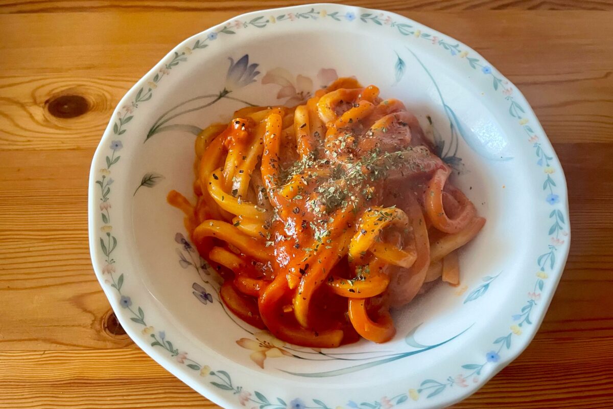 トマトソースうどん