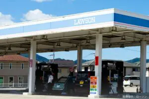 どう見てもガソリンスタンドな物件、屋根のロゴに目を疑う 「初めて見た…」と驚きの声も