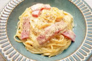 カルボナーラは「シチューの素」で作ると… 生クリームなしで驚きのおいしさ