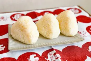 ダイソー、ギャル曽根もハマった「100円調味料」が話題 最高の塩むすびができる…