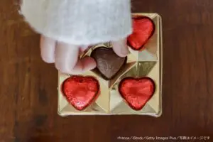 バレンタイン、女子の半数以上が好きな人より…　「大切なあの人」にチョコを渡していた