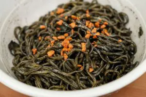 江頭2：50がガチ絶賛したファミマの「新作まぜそば」　インパクトだけでも合格レベル