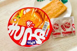 赤いきつね、5分経ったら“湯切り”して…　リュウジさんの食べ方に反響「マジうまかった」