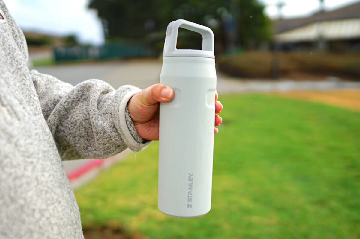 スタンレーの新作「エアロライト」ならストレスフリーで水分を