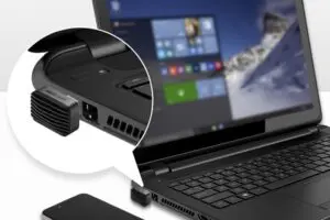 外付けSSDの小ささもここまできた…! 飛び出し部分がわずか1.35cmだから、挿した状態でも邪魔になりません