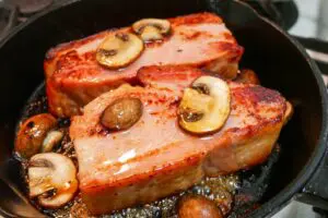 『モンハンワイルズ』豪快すぎる肉料理を再現! ガブッとかぶりつく幸せがたまらない