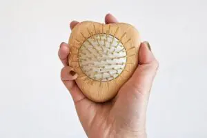 「冷たさ」がクセになる!瀑売れ中の人気カッサブラシを3週間愛用してみたら…