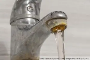 10年放置された蛇口の「頑固な水アカ」がたった51秒で…　プロの“掃除術”にスタジオ仰天