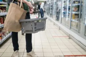 急いでいるときはとくに… 約7割が「レジ」に並んでいて抱く感情に共感