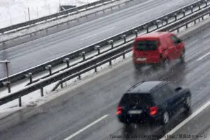 東京都心で積雪、3月下旬と思えない光景にショック…　「ノーマルタイヤに戻したのに」悲鳴相次ぐ