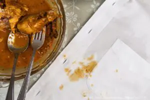 カレーのシミ落とす洗濯の裏ワザ、10秒でできる方法に驚き　4割の人が「知らなかった」