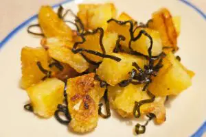 「じゃがいも×塩昆布」で最高の激ウマおつまみ カリカリ&ホクホクの食感がたまらない
