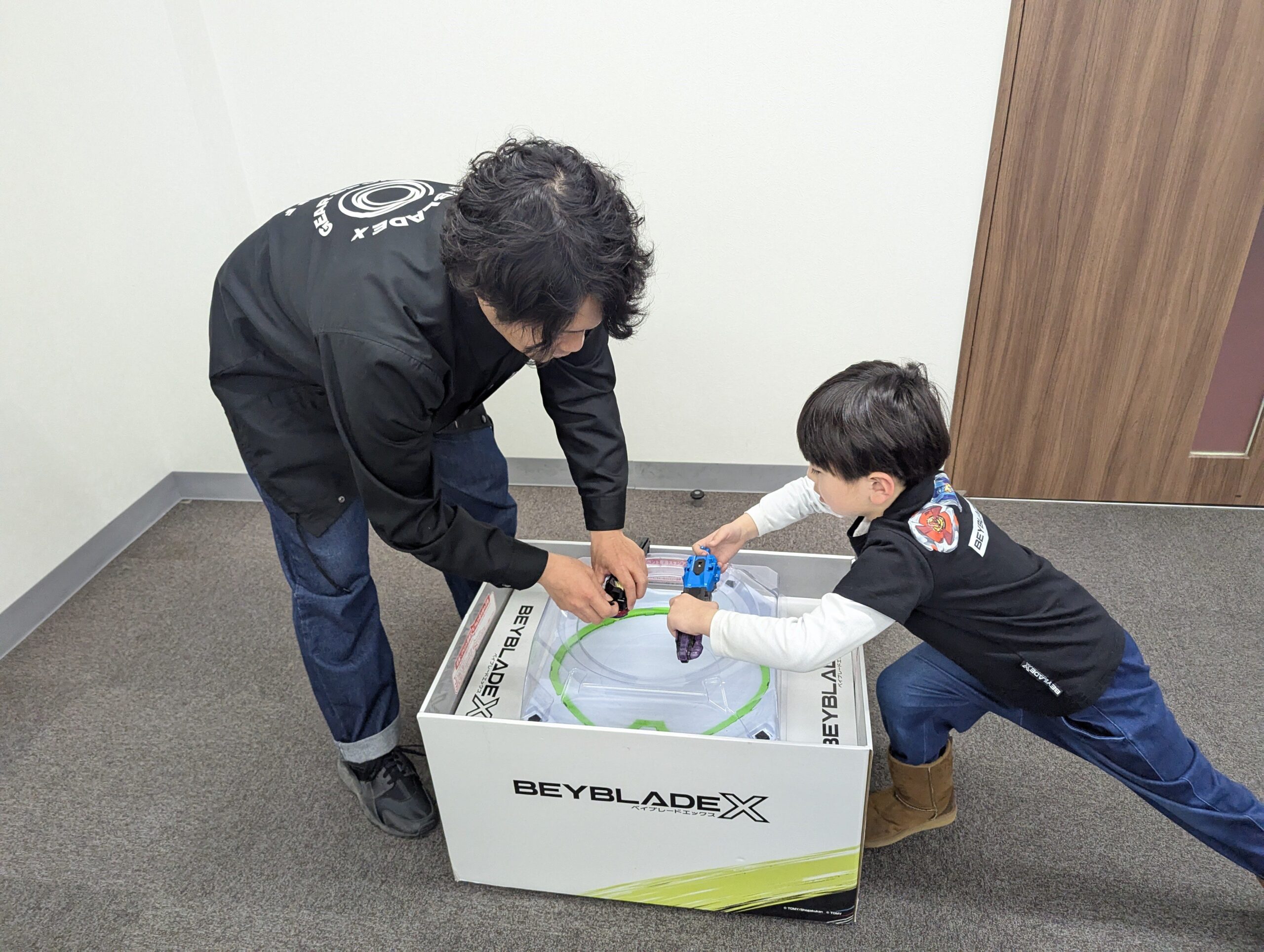 BAYBLADE X】タカラトミー社員はベイブレードが強いのか？ 6歳児が対戦