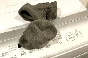 ズボラに裏返った靴下、そのまま洗った方が良い理由に衝撃走る　約4割が「知らなかった」