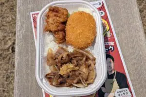 リュウジ・ほっかほっか亭コラボの弁当「肉が少なすぎ」と物議　実際に買ってみた結果…