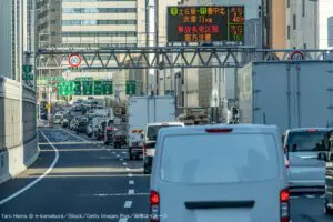 ゴールデンウィークの大渋滞、車内で緊急事態が…　備えている人はわずか3割と判明