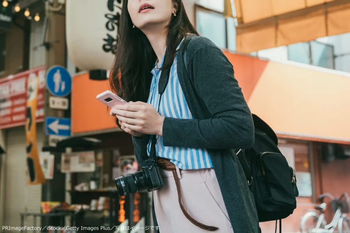 旅行中の女性