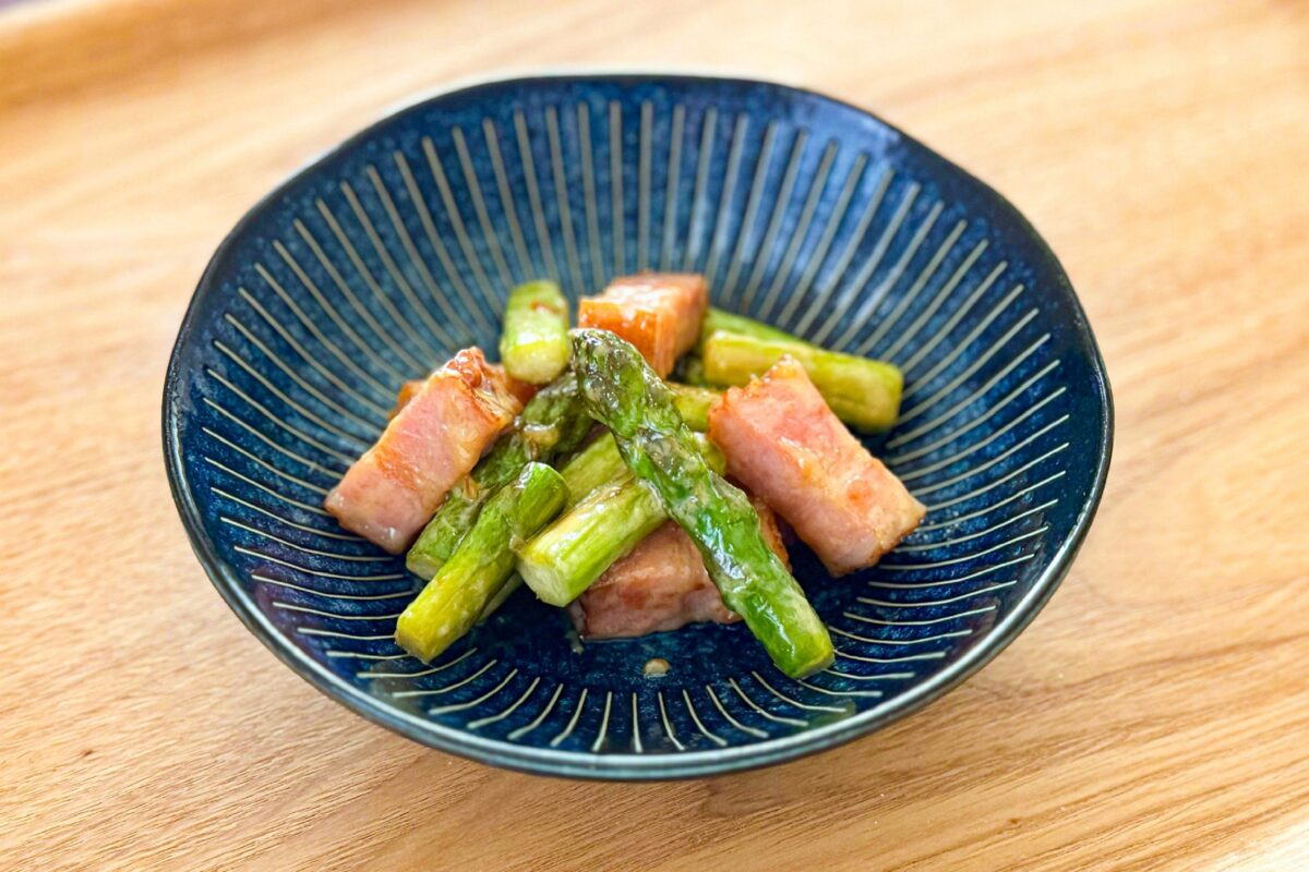 アスパラガスと厚切りベーコンのマヨ炒め