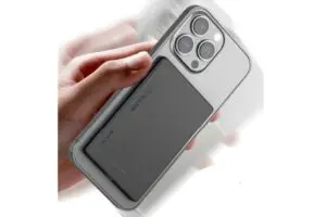 “世界最薄”のモバイルバッテリー　手に入れた芸人も「これはエグい」と絶賛