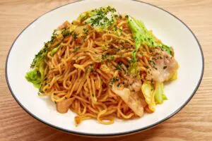 オタフク公式、麺が劇的においしくなる「焼きそばの作り方」 最初に“コレ”を炒める