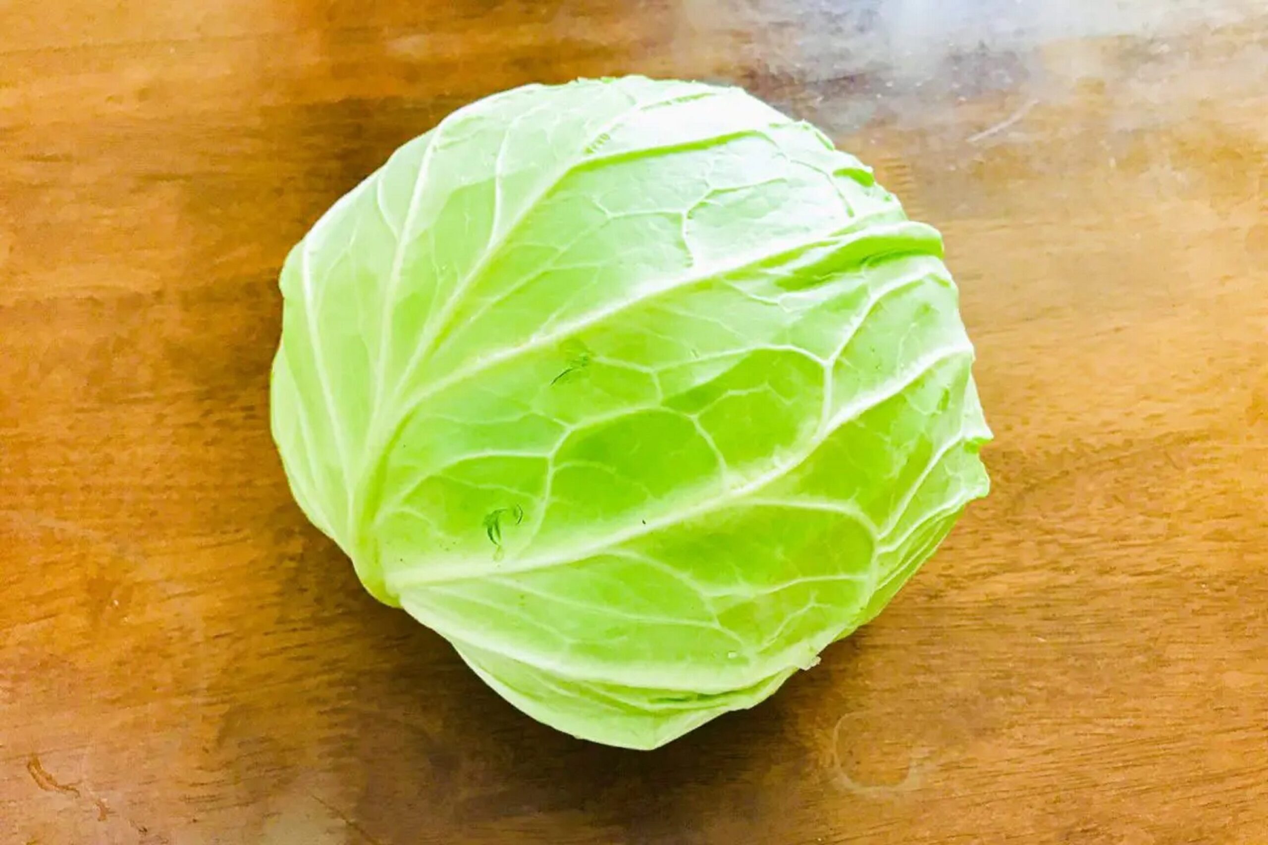 キャベツの千切りは「こう切る」 “ふわふわ食感”になるテクニックを野菜のプロが紹介 – Sirabee