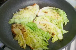 sirabee20250409cabbagesteak2