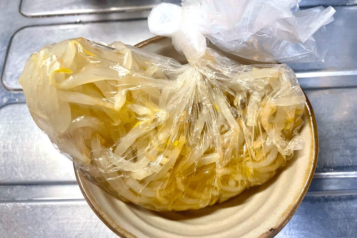 もやしと調味料3つだけ】レンチンで作る神レシピ 超優秀な常備菜だった