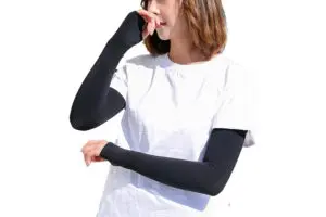 しっかり守り、快適さも重視した注目の「アームカバー」　これならひんやり涼しいかも