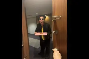 人気漫画家「俺の住んでるマンションなんだけど…」 高級タワマンに住み始めた人物に驚愕「世の中狭いな」