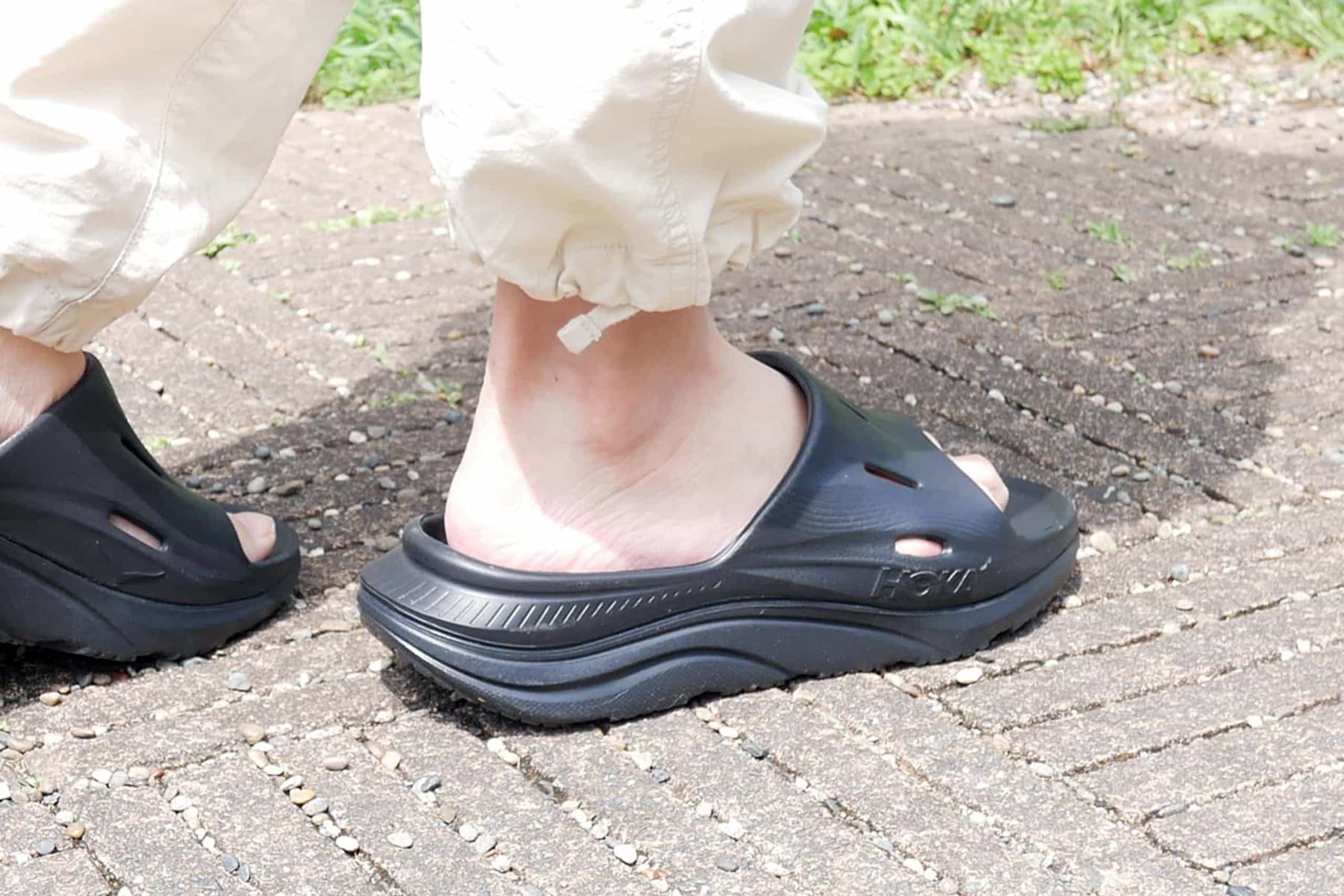 今欲しいのは“歩けるサンダル” HOKAの「オラリカバリースライド3」が