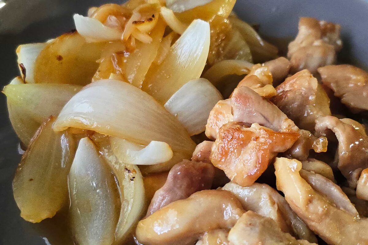 鶏と新玉ねぎのとろとろ煮