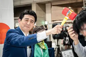 安倍元総理とゲーム対決…？　記者が不思議な感覚に陥った『超会議』の珍ブース