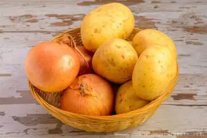 玉ねぎとジャガイモの絶対NGな保存法、恐ろしすぎる理由に「知らなかった…」とネット民絶望