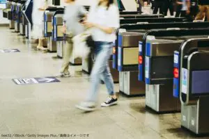 混雑しているのは嫌なので…　約5割が「電車」に乗るときに抱える悩み