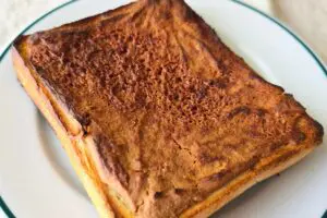 食パンにコレ塗って焼くだけ まるで“揚げパン”みたいなトーストが激ウマ