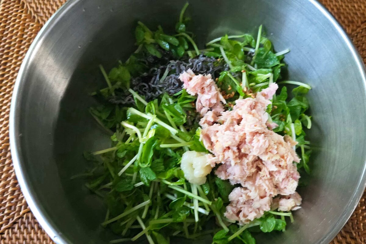 豆苗のおつまみサラダ・ボウル