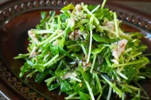 豆苗は茹でずに生のまま食べて　「最強のおつまみサラダ」がやみつきすぎた