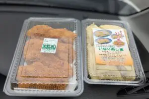 沖縄県には「フライドチキンといなり寿司」を同時に食べる文化がある ハンバーガーより合うかも…
